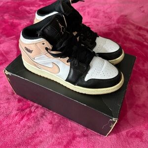AIR JORDAN 1 MID